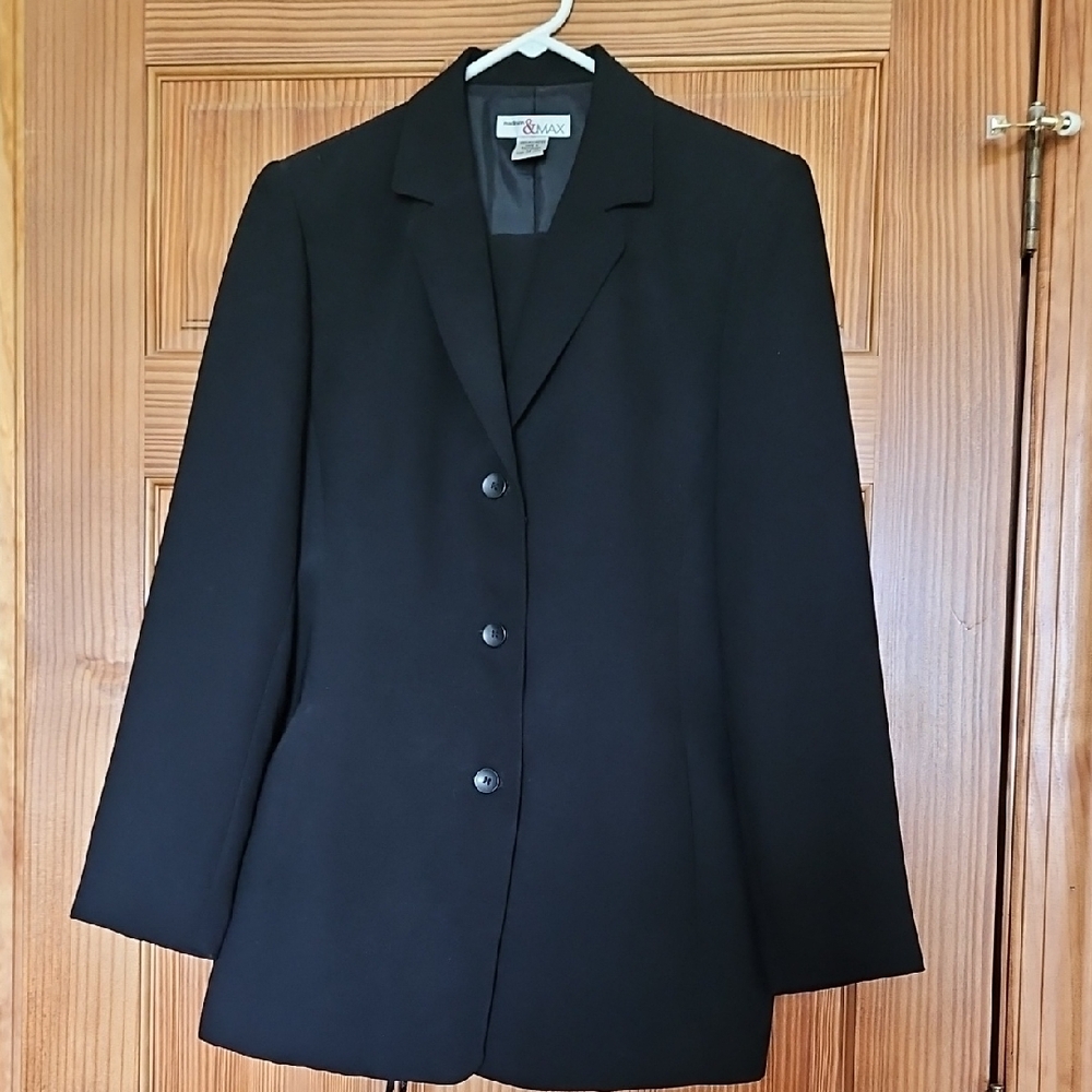 Classic Black Women's Blazer/Pants Suit